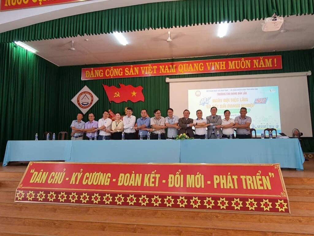 Ngày Hội Việc Làm Kết Nối Doanh Nghiệp 2025 tại Trường Cao đẳng Đắk Lắk